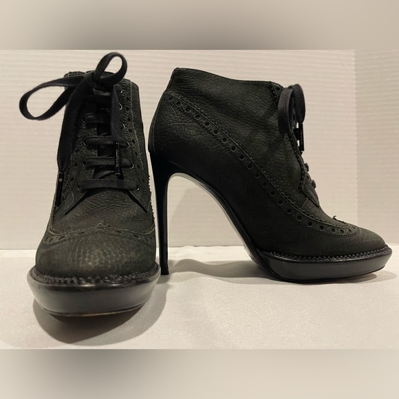 BURBERRY Authentic Prorsum Brogue Platform Lace Up Boot Black Leather Womens 8.5 - Picture 1 of 8